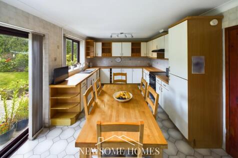 Kitchen/ Dining Room
