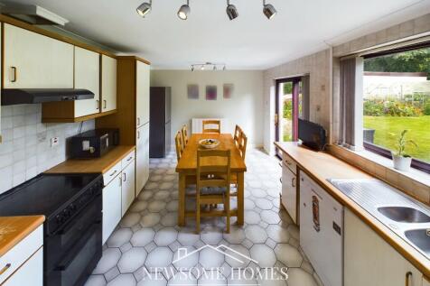 Kitchen/ Dining Room