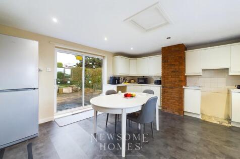 Kitchen/ Dining Room