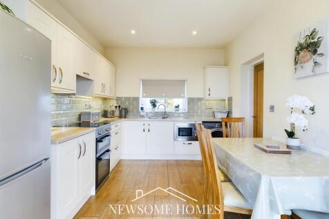 Kitchen/ Dining Room