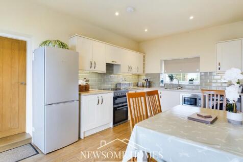 Kitchen/ Dining Room
