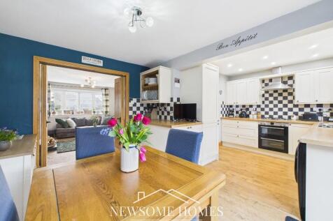 Kitchen/ Dining Room