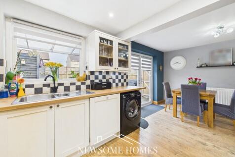 Kitchen/ Dining Room