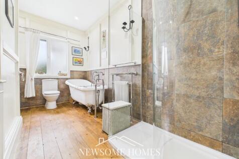 Bath/ Shower Room