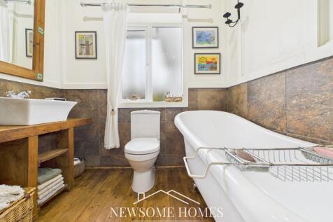 Bath/ Shower Room
