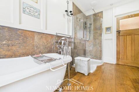 Bath/ Shower Room