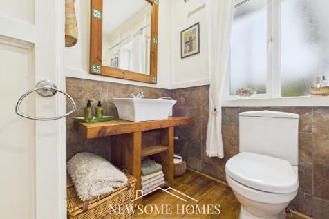 Bath/ Shower Room