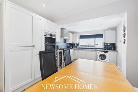 Kitchen/ Dining Room