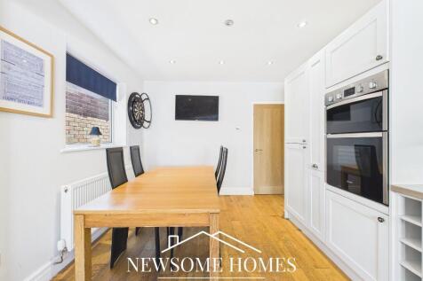 Kitchen/ Dining Room