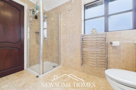 Bath/Shower Room