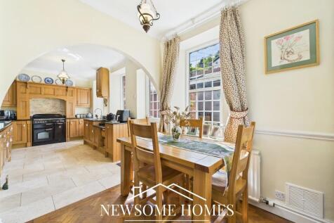 Dining/ Family Room