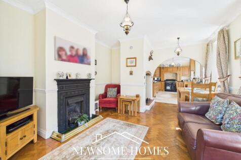 Dining/ Family Room