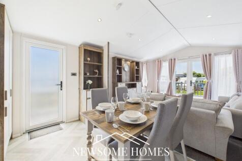 Lounge/ Kitchen