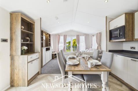 Lounge/ Kitchen