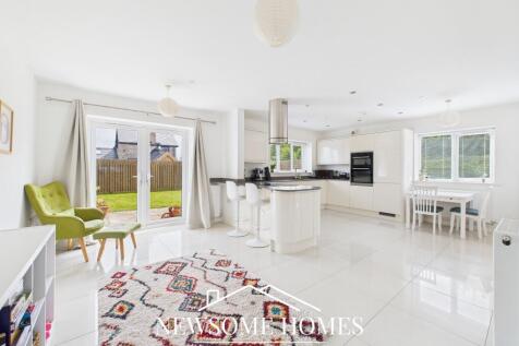 Kitchen/ Dining Room