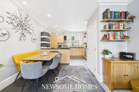 Dining Room/ Kitchen