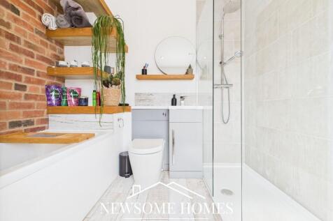 Bath/ Shower Room