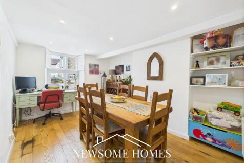 Sitting/ Dining Room