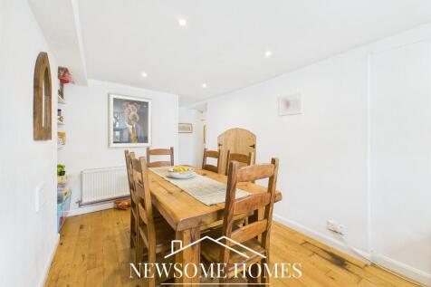 Sitting/ Dining Room