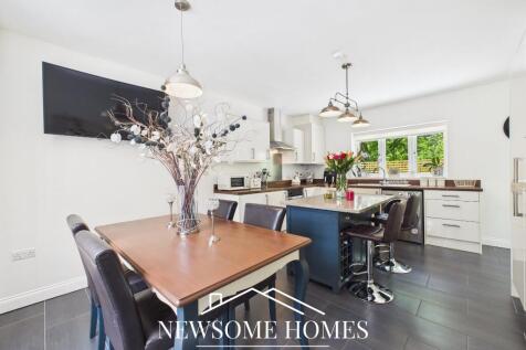 Kitchen/ Dining Room