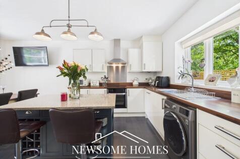 Kitchen/ Dining Room