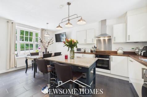 Kitchen/ Dining Room