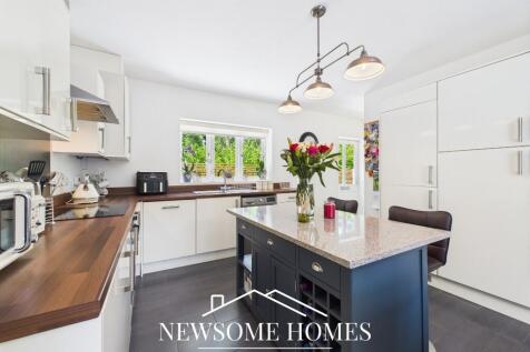 Kitchen/ Dining Room