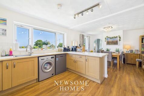 Kitchen/ Dining Room