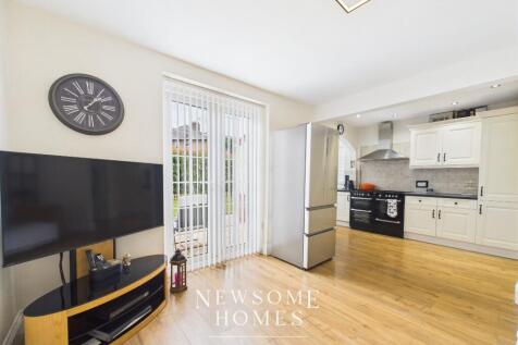 Kitchen/ Dining Room