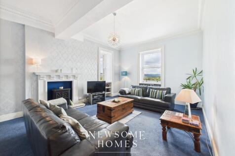 Lounge/ Dining Room