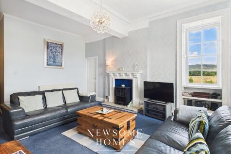 Lounge/ Dining Room