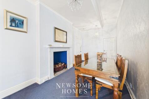 Lounge/ Dining Room