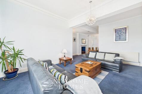 Lounge/ Dining Room