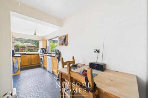 Kitchen/ Dining Room