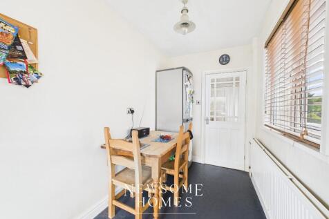 Kitchen/ Dining Room