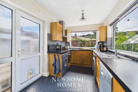 Kitchen/ Dining Room