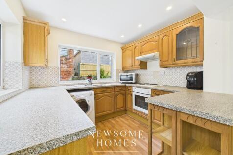 Kitchen/ Dining Room
