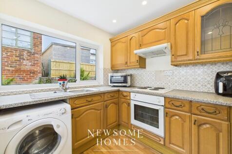 Kitchen/ Dining Room