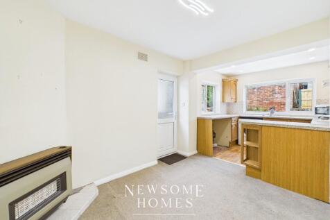 Kitchen/ Dining Room
