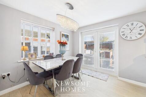 Kitchen/ Dining Room