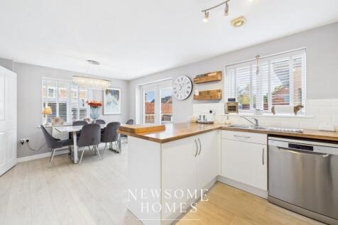 Kitchen/ Dining Room