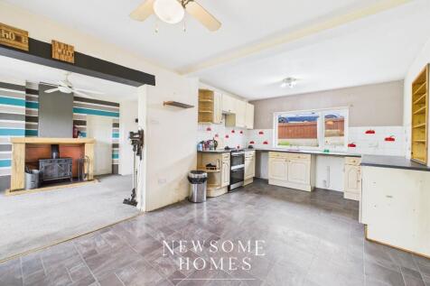 Kitchen/ Dining Room