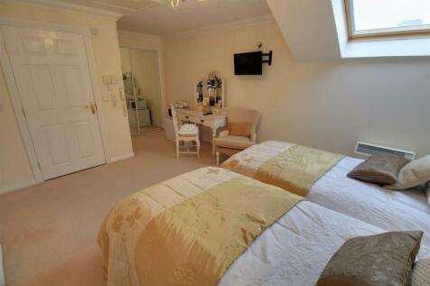 guest room.jpeg