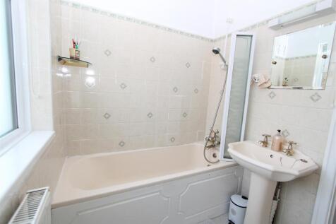 Bathroom.JPG