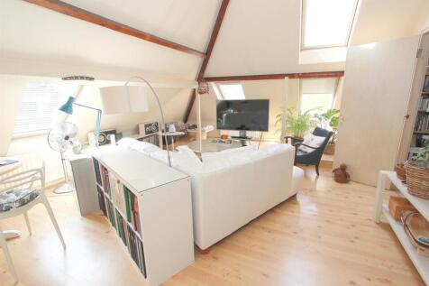 bed 5 studio room b.jpg
