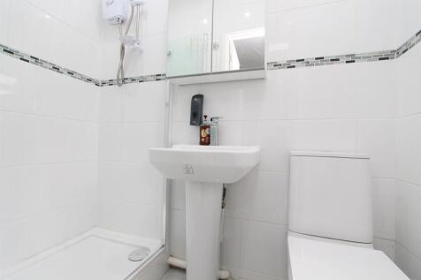 cabin shower.jpg
