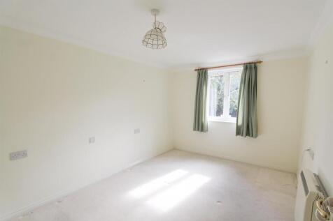 Bedroom 1.jpg