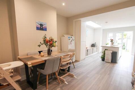 9zW0N8atQE-vhoc3_cQnXg (1).jpg