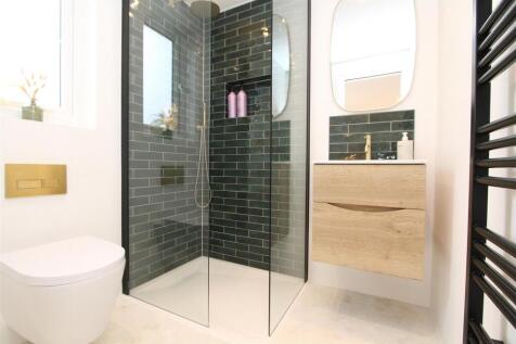 ensuite.JPG