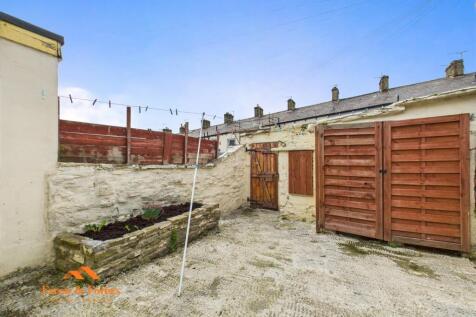 CAM03956G0-PR0116-STILL013.jpg